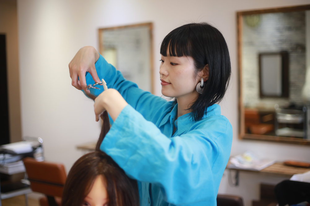 美容師のハサミで手か疲れないポイント