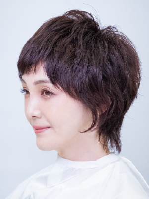 グレージュブラウン(GrB) 施術後(After) - 赤みを抑えつつ軽やかで洗練された印象に