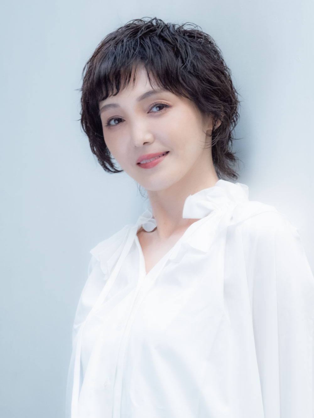 ミュナス ファッショングレーカラー新色 グレージュブラウン(GrB) - クールで柔らかい透明感とくすみ感のある髪色
